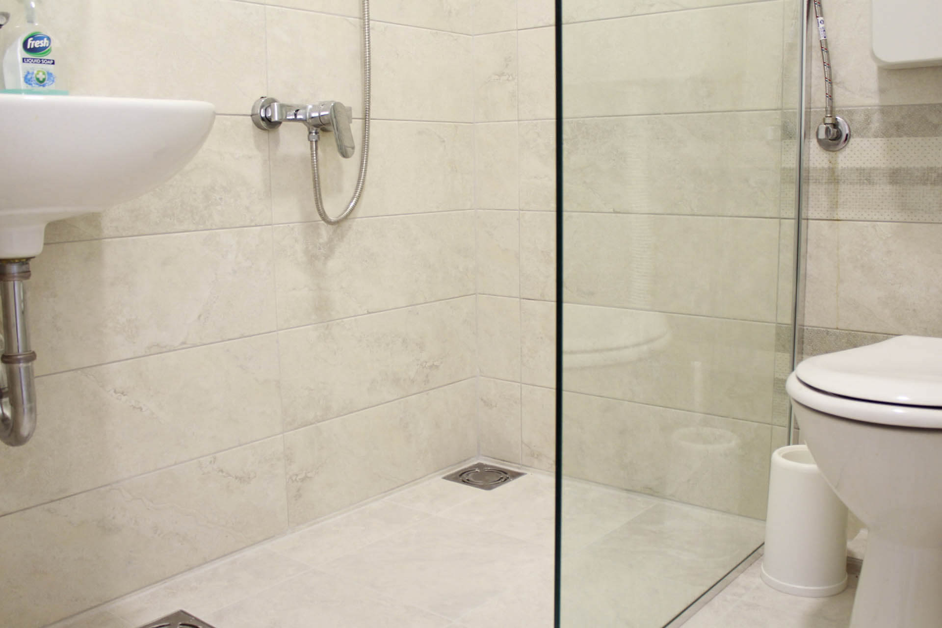 rio_budva_hotel_twin-kupatila-2.jpg
