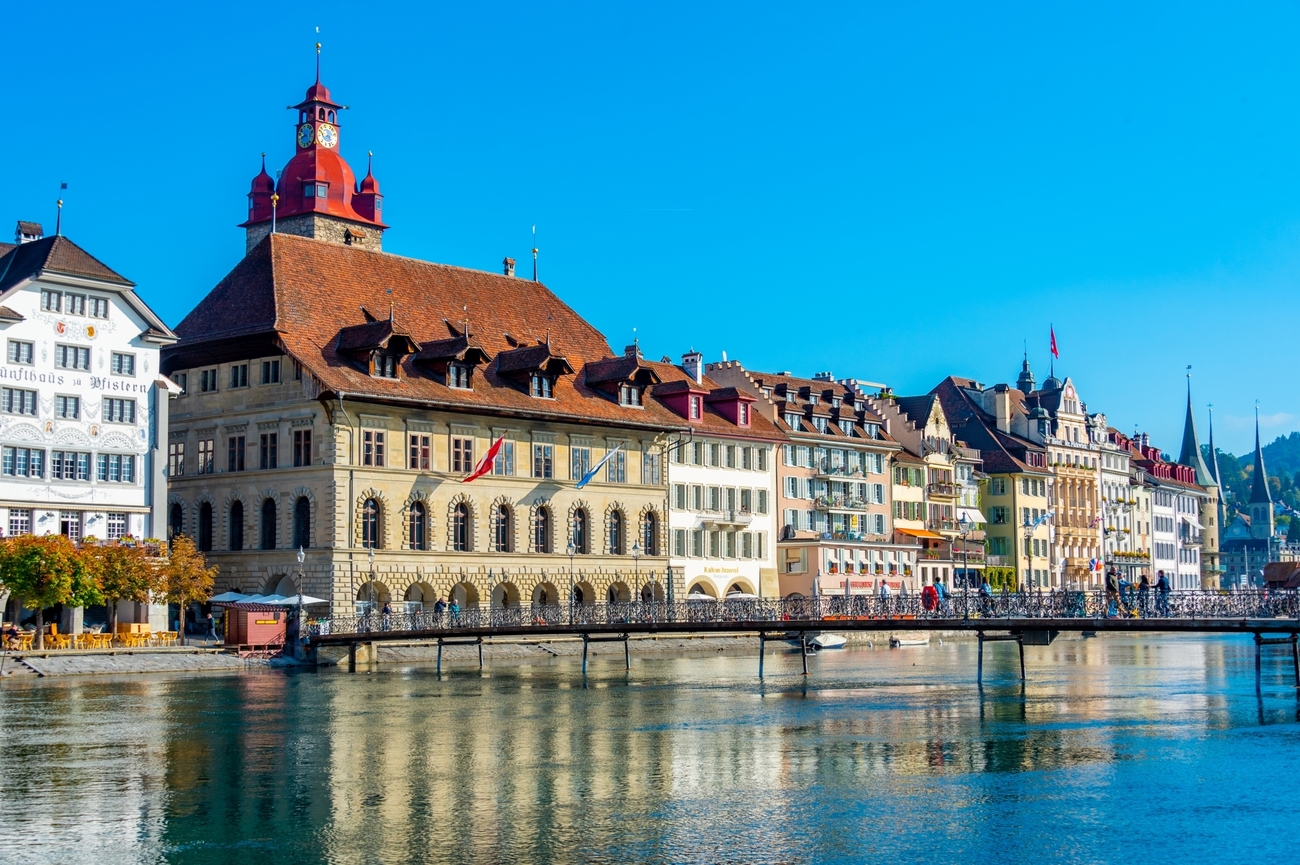 Hotels,On,Waterfront,Of,Reuss,At,Swiss,Town,Luzern.